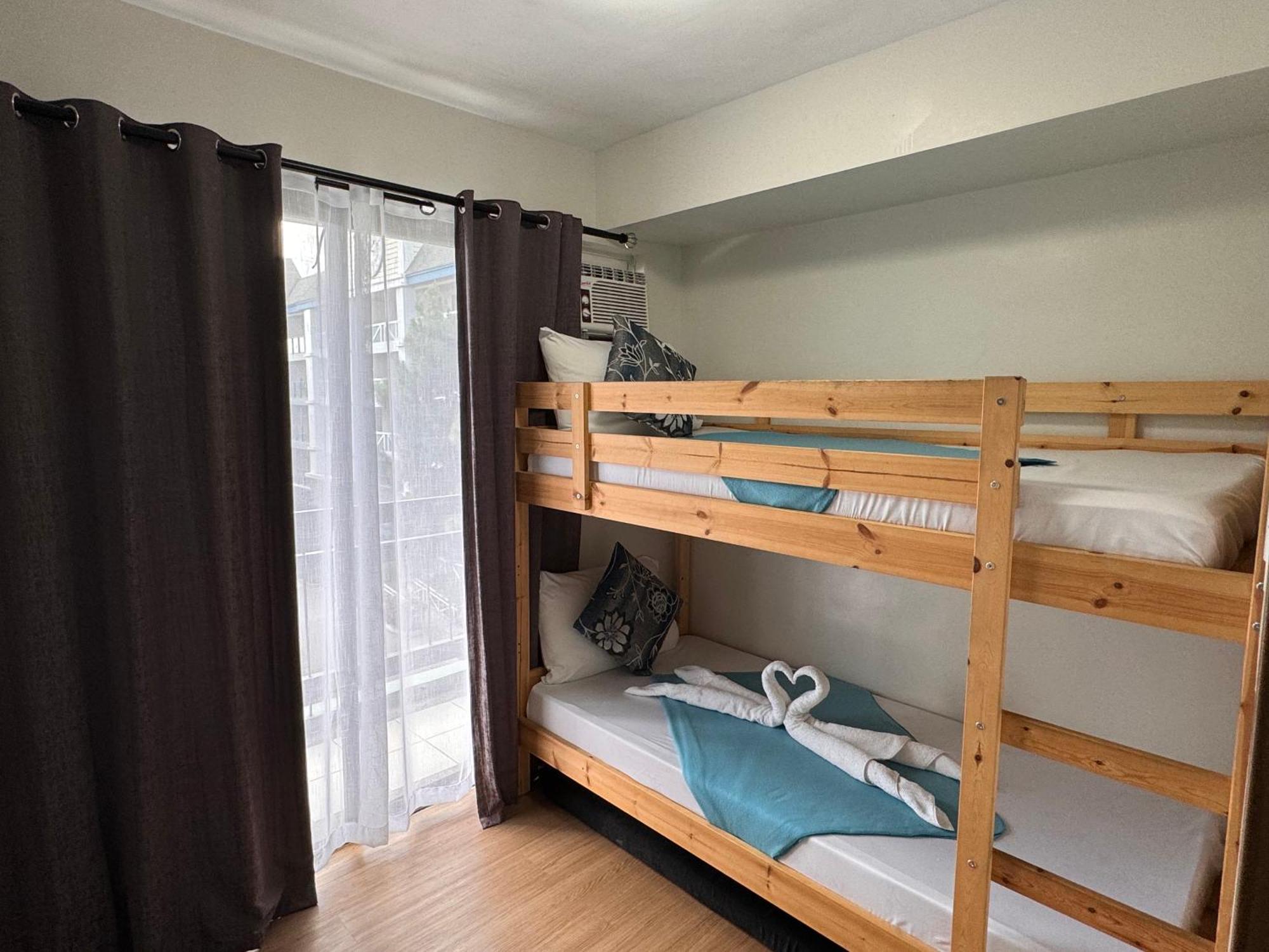 טגאיטאי Cozyvilla At Pine Suites Tagaytay 2Br Or Studio With Free Parking 2Br In Basement Parking And Studio In Offsite Parking מראה חיצוני תמונה