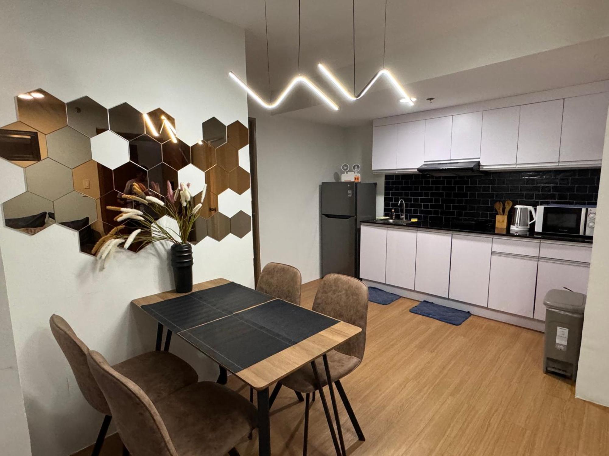 טגאיטאי Cozyvilla At Pine Suites Tagaytay 2Br Or Studio With Free Parking 2Br In Basement Parking And Studio In Offsite Parking מראה חיצוני תמונה