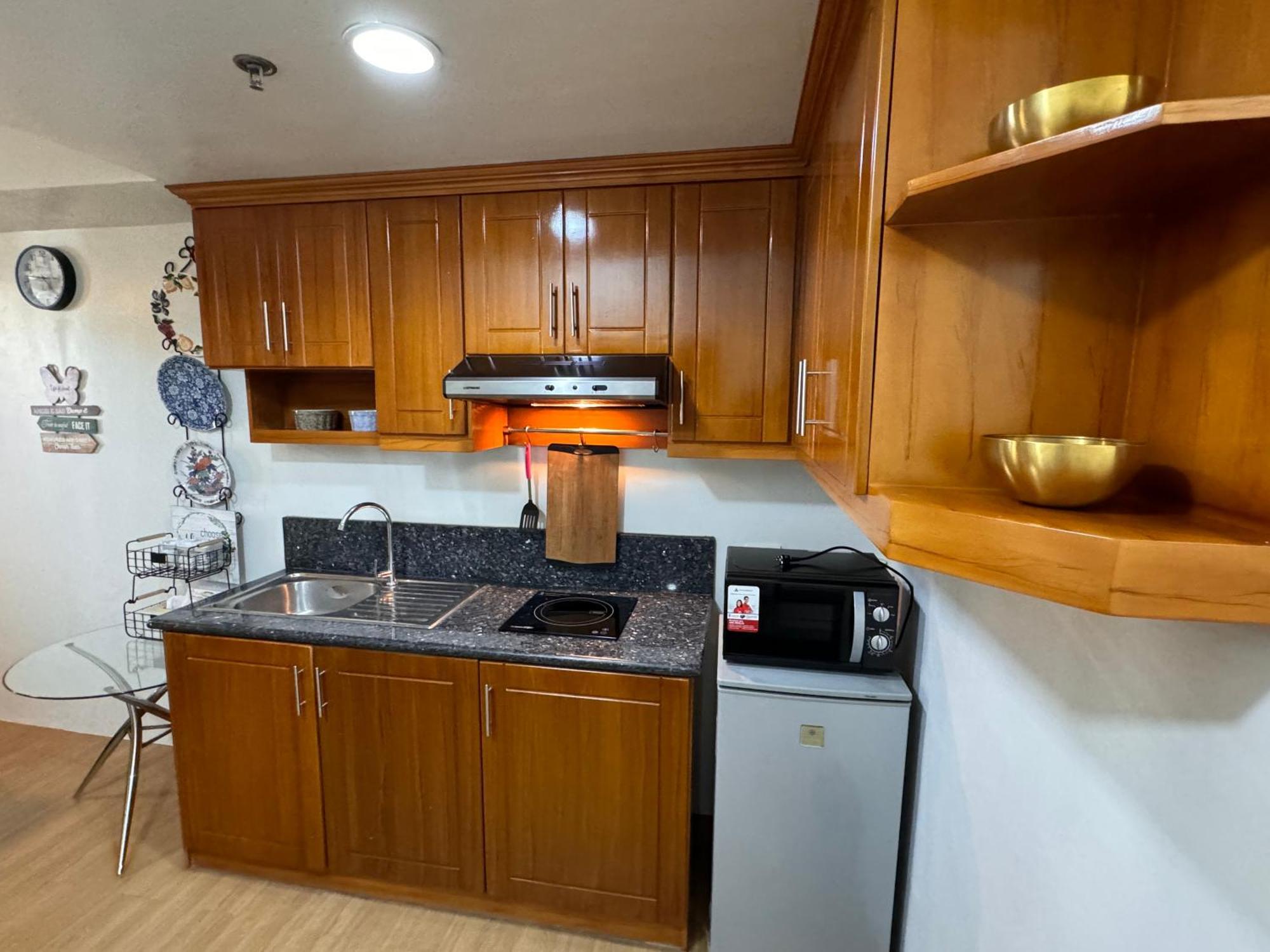 טגאיטאי Cozyvilla At Pine Suites Tagaytay 2Br Or Studio With Free Parking 2Br In Basement Parking And Studio In Offsite Parking מראה חיצוני תמונה