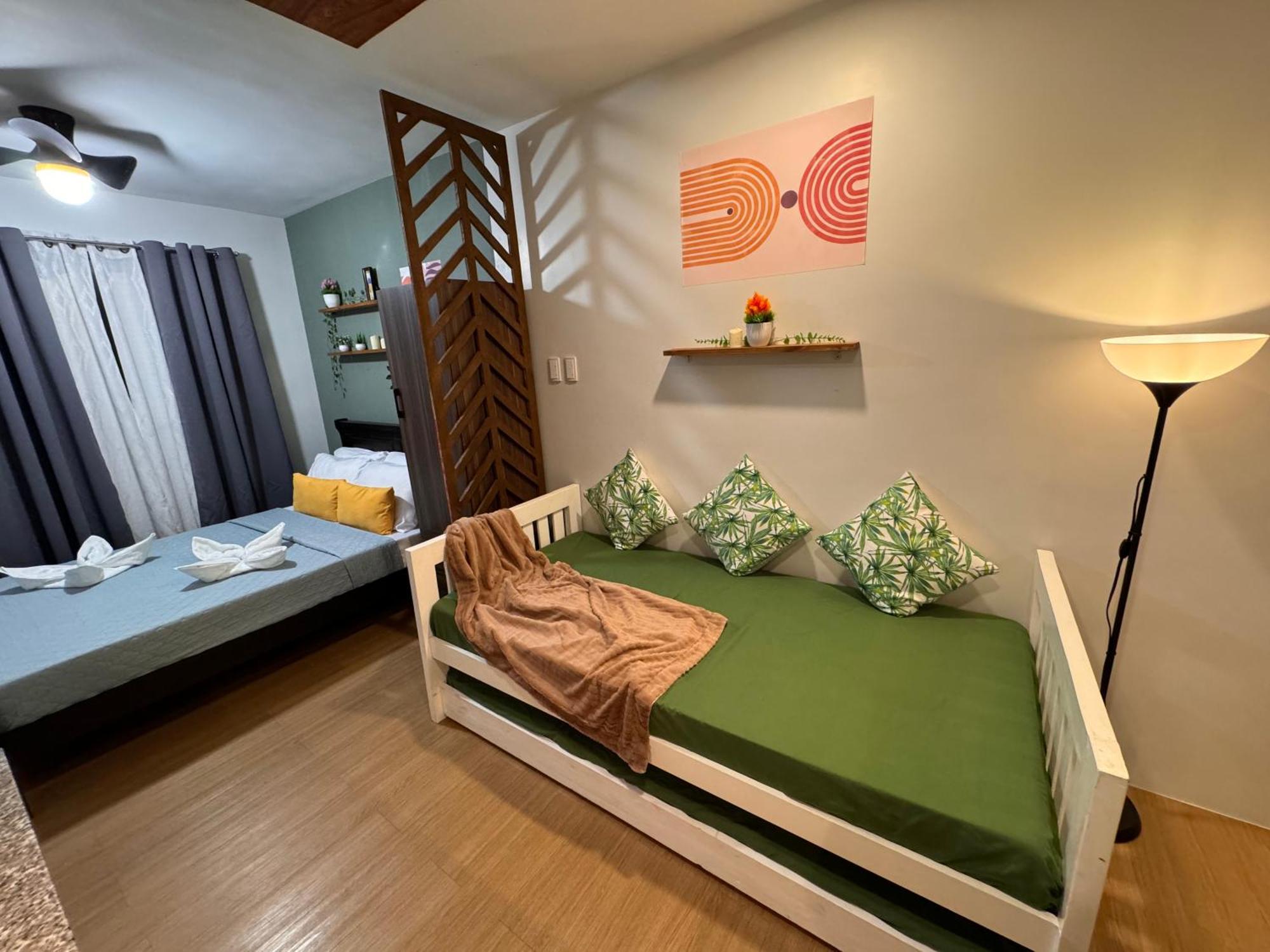 טגאיטאי Cozyvilla At Pine Suites Tagaytay 2Br Or Studio With Free Parking Studio Offsite 2Br And Deluxe Studio Basement מראה חיצוני תמונה