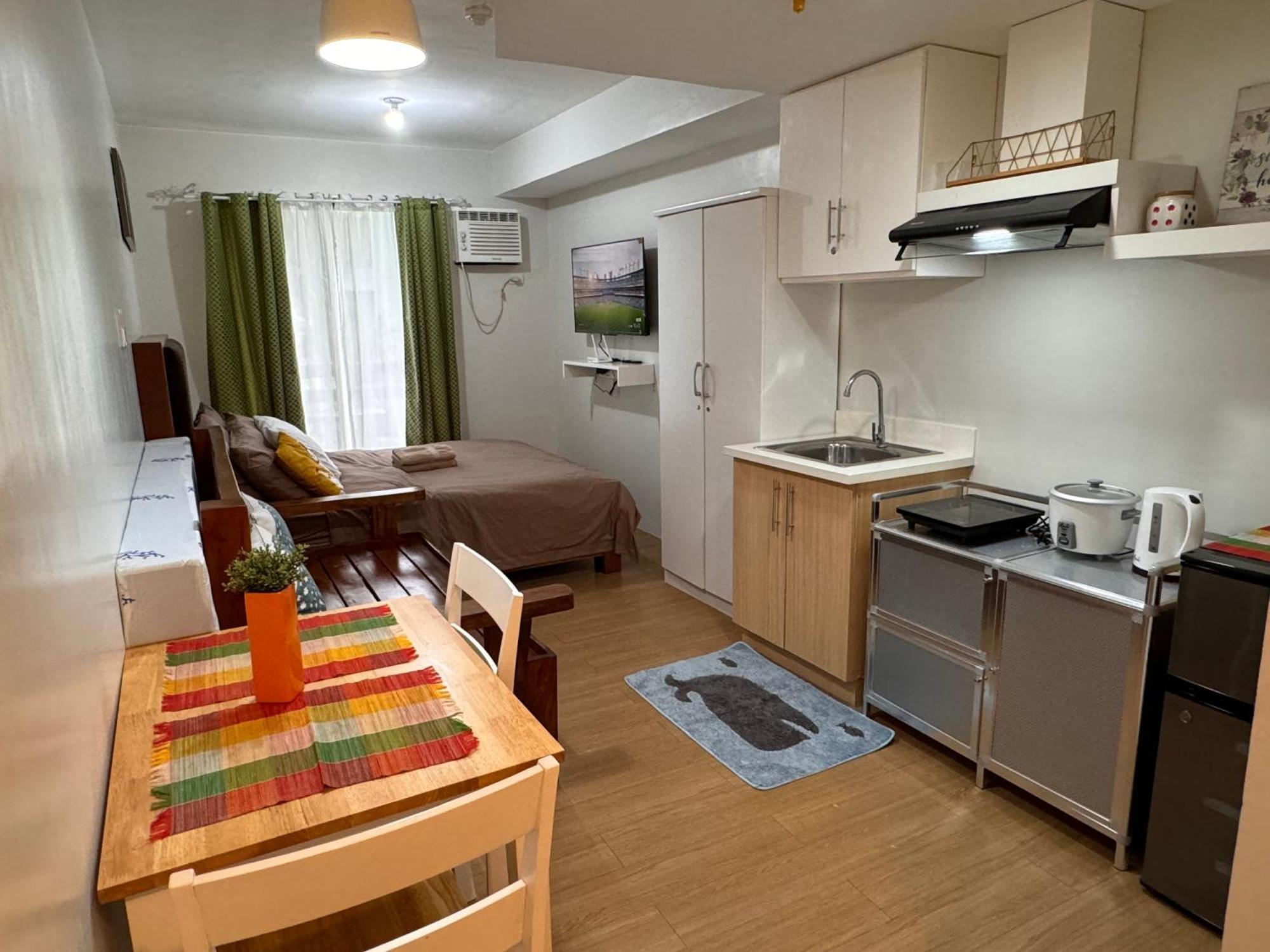 טגאיטאי Cozyvilla At Pine Suites Tagaytay 2Br Or Studio With Free Parking 2Br In Basement Parking And Studio In Offsite Parking מראה חיצוני תמונה