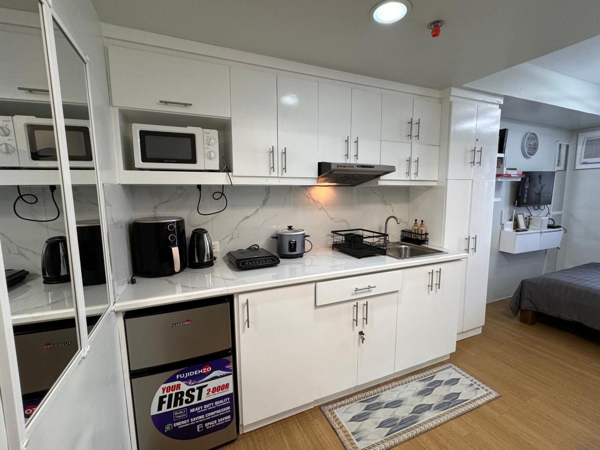 טגאיטאי Cozyvilla At Pine Suites Tagaytay 2Br Or Studio With Free Parking 2Br In Basement Parking And Studio In Offsite Parking מראה חיצוני תמונה